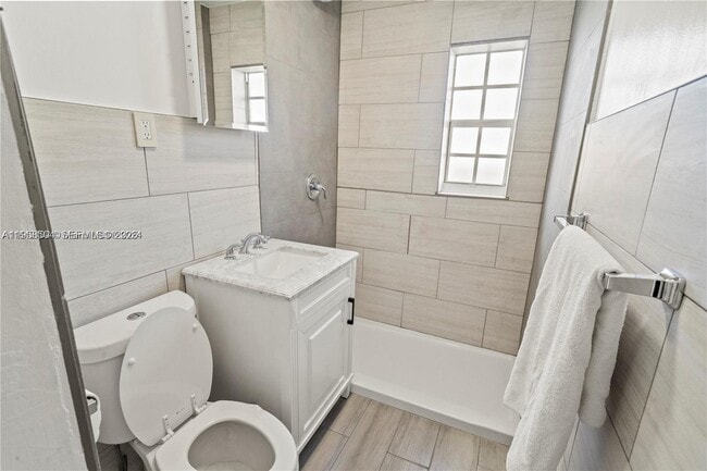 Building Photo - 12108 NE 5th Ave