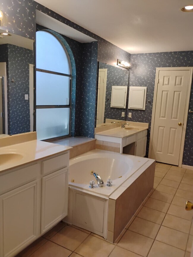 Building Photo - 231 Cedar Elm Ln