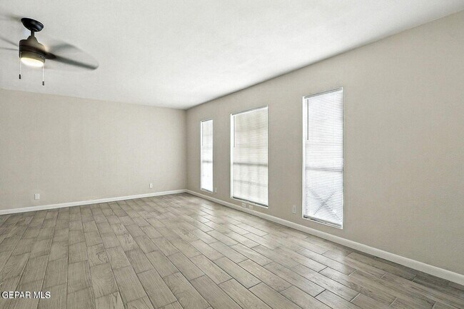 Building Photo - 11273 Ivanhoe Dr