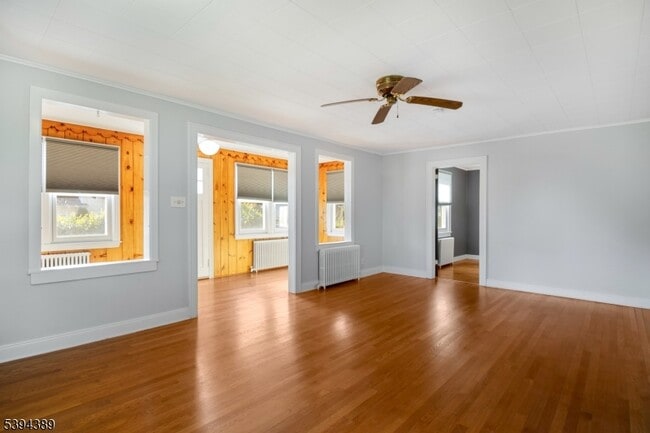 Building Photo - 111 W Shore Rd