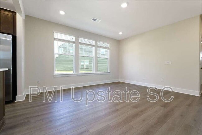 Building Photo - 214 Cali Wy