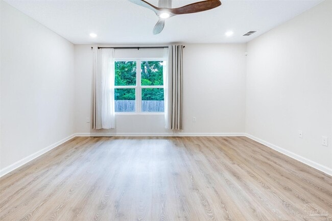 Building Photo - 975 Lovebird Ct
