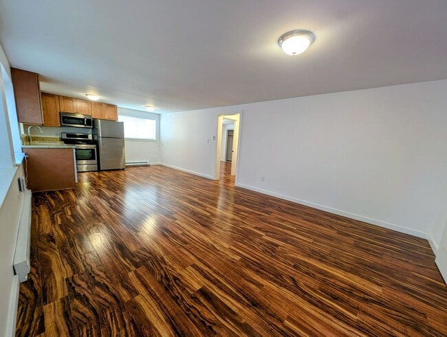 Building Photo - Spacious Rambler Townhome with Bonus room