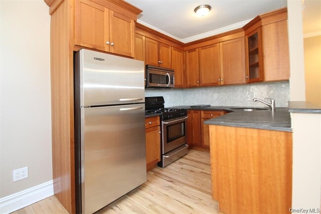 Building Photo - 111 7th St