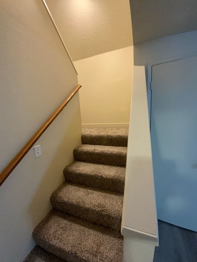 Building Photo - ** COMING SOON!** Cozy 2 Bed/1.5 Bath Cond...