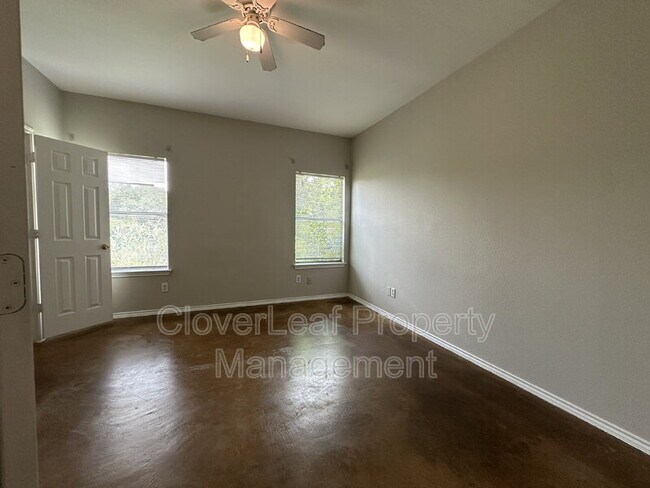 Building Photo - 5718 Golf Heights
