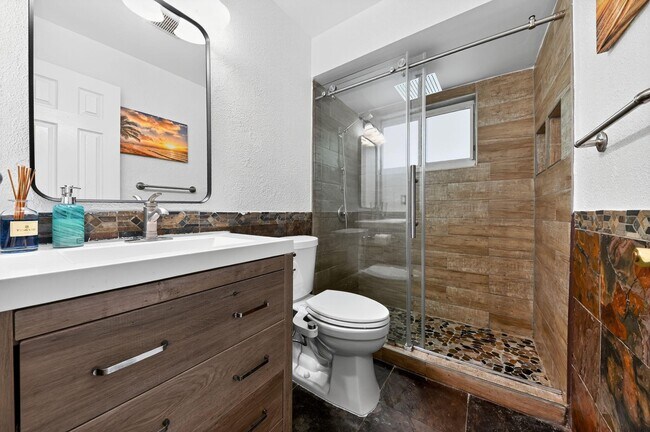 Building Photo - 407 Highwood Cir