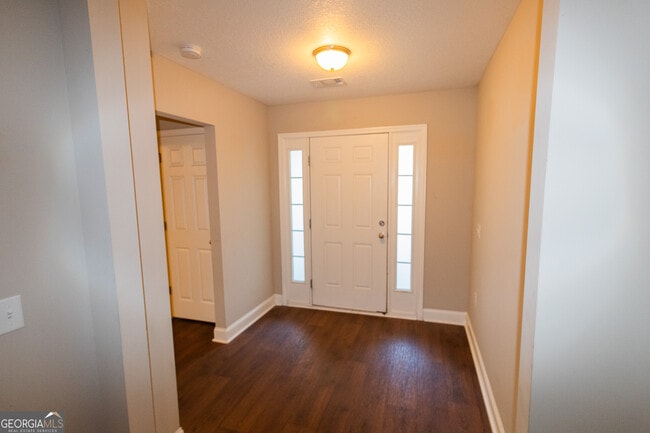 Building Photo - 173 Stillwater Dr