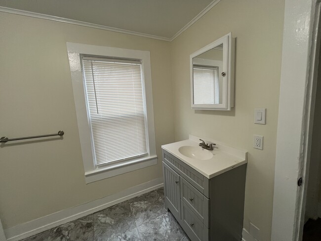 Bathroom - 4 Cottage Pl