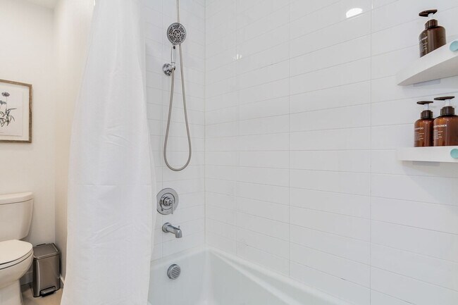 Building Photo - 1215 E Union St