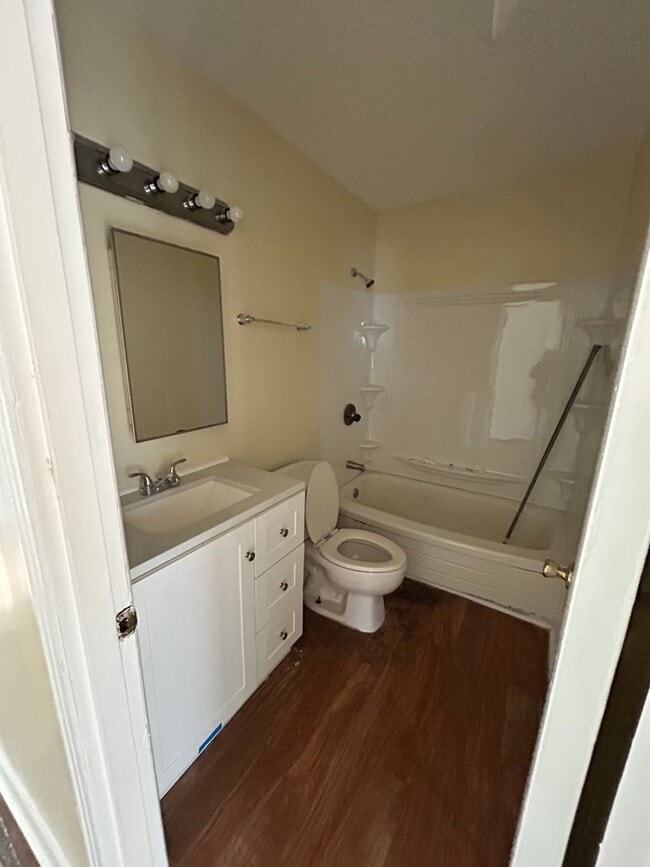 Building Photo - Central air and Heat