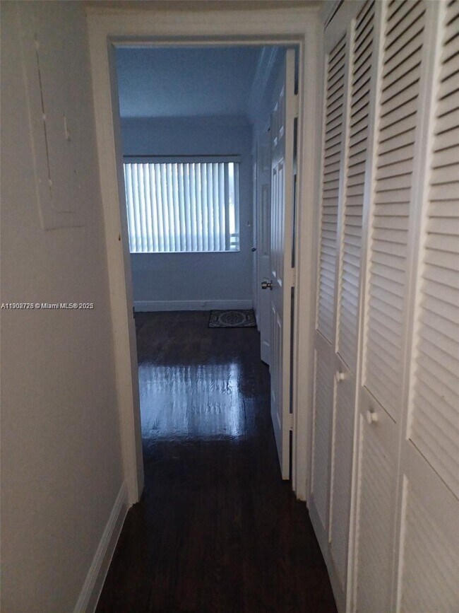 Building Photo - 2 bedroom in North Miami FL 33162