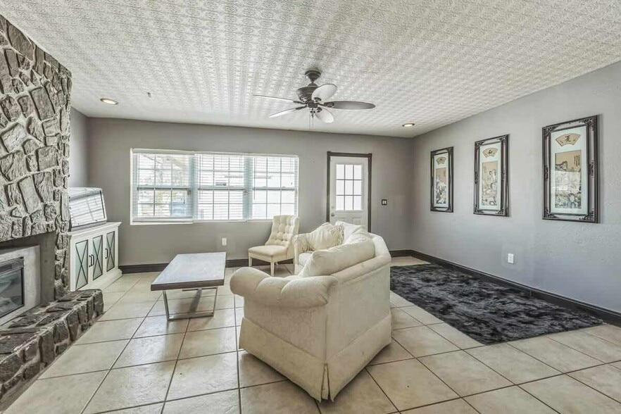 Building Photo - 911 26th St Ct E