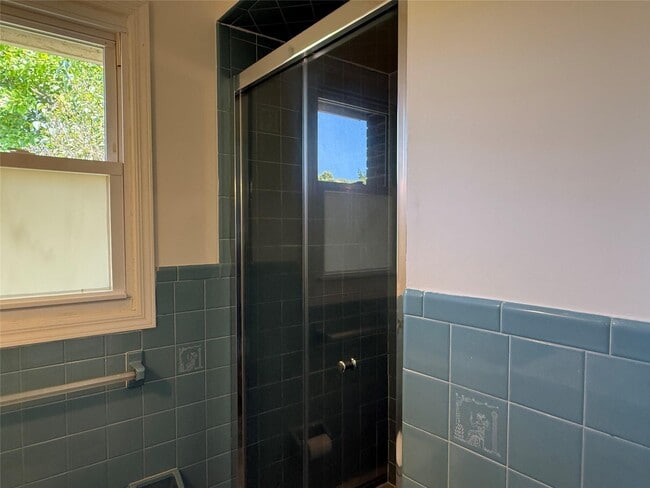 Building Photo - 3220 Delmar Dr