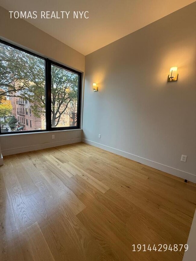 Building Photo - 1890 Pelham Pkwy S