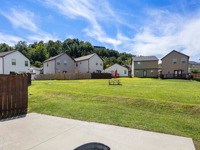 Building Photo - 84 Cardwell Ln