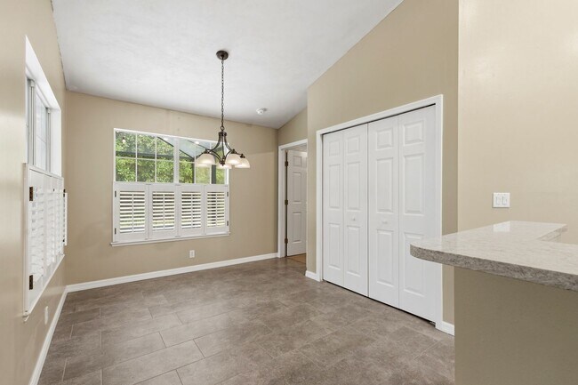 Building Photo - Upgraded 3 bedroom 2 bath home in Mentone
