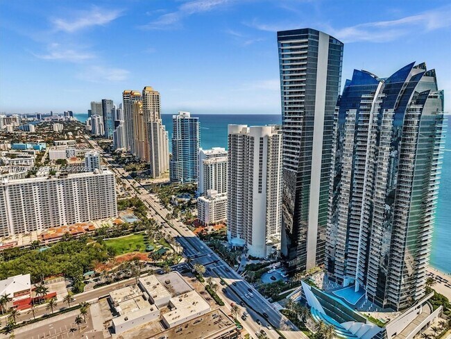 Building Photo - 17201 Collins Ave