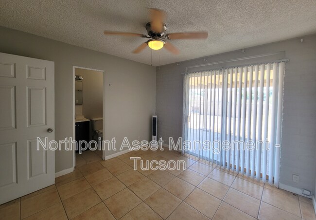 Building Photo - 210 S Alandale Pl