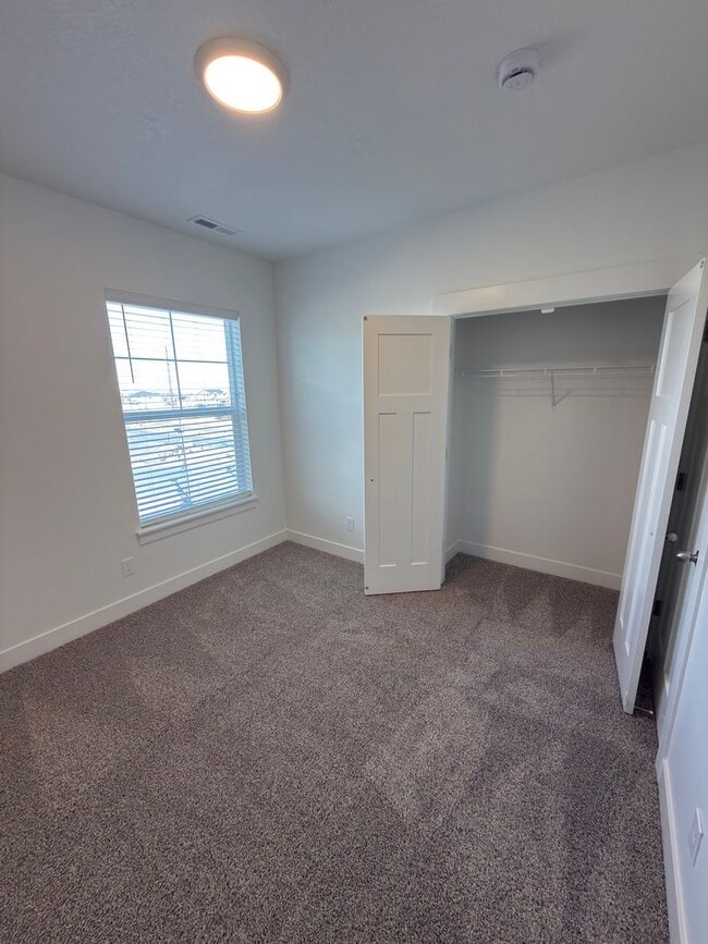 Building Photo - BRAND NEW CONDO