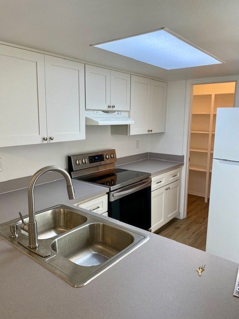 Building Photo - 425 Catamaran Dr