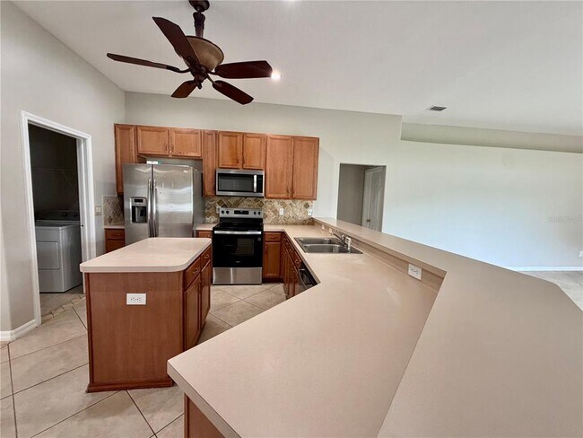 Building Photo - 10146 Bloomfield Hills Dr