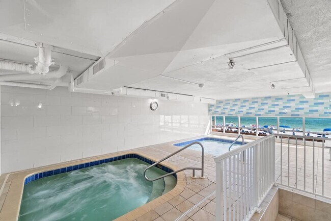 Building Photo - 16819 Front Beach Rd