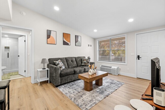 Building Photo - 41349 Heathmore Ct