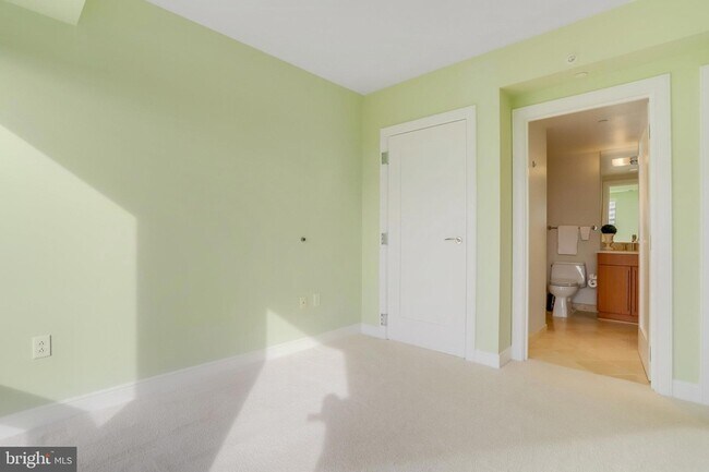 Building Photo - 1111 19th St N