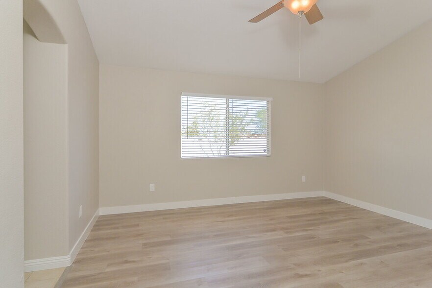 Building Photo - 1100 Sport of Kings Ave