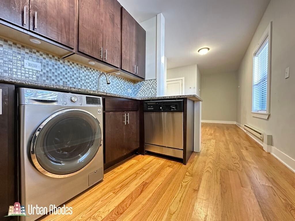 Building Photo - 4426 N Wolcott Ave