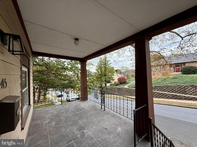Building Photo - 415 Woodside Ave