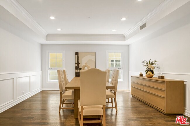 Building Photo - 116 N Palm Dr
