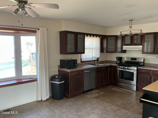 Building Photo - 2 Dyer Dr