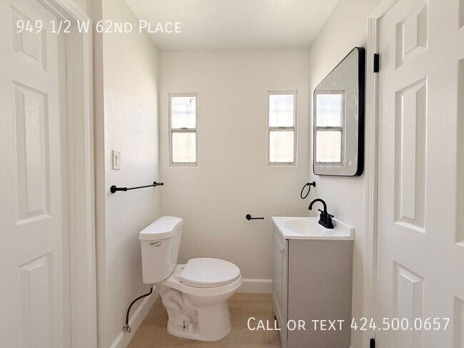 Building Photo - 949 1/2 W 62nd Place-