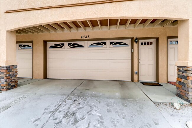 Building Photo - 4743 Iron Horse Villas Point