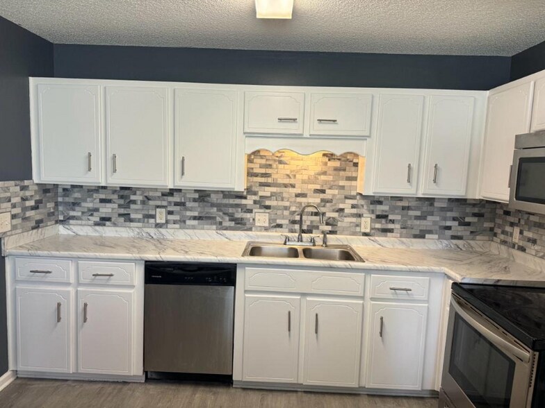 Building Photo - 703 Waterfield Dr