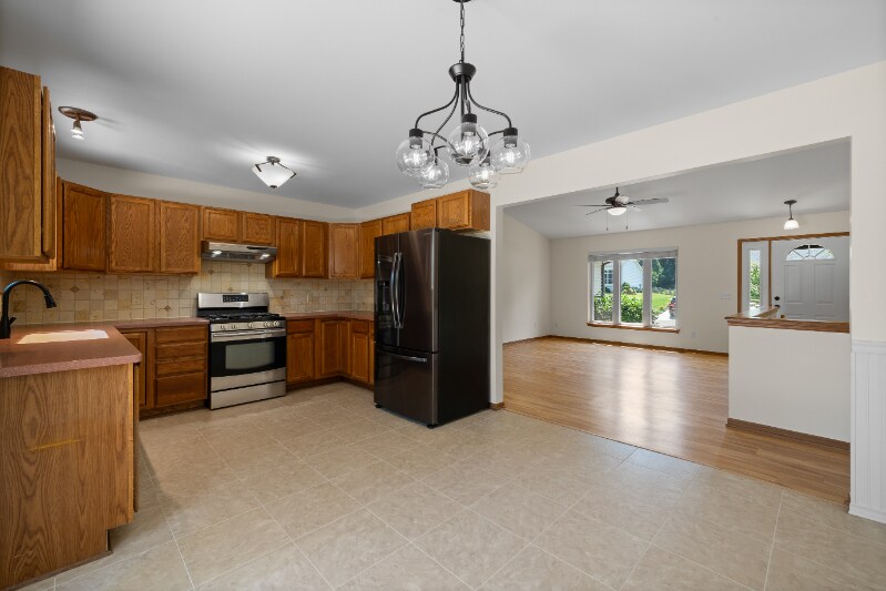 Building Photo - 391 Garrison Dr