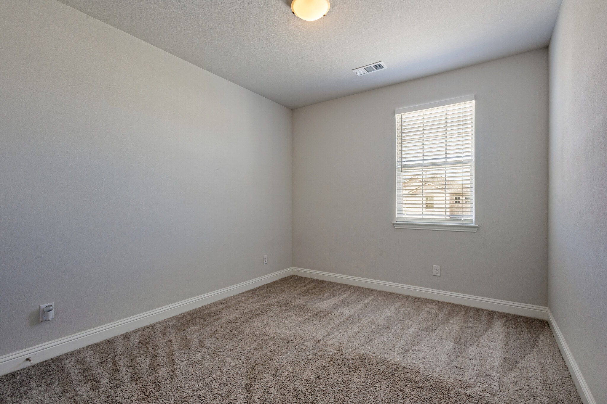 Building Photo - 724 Amenduni Ln