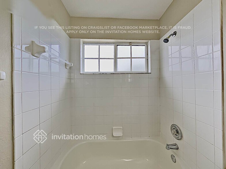 Building Photo - 1807 Sweetspire Dr