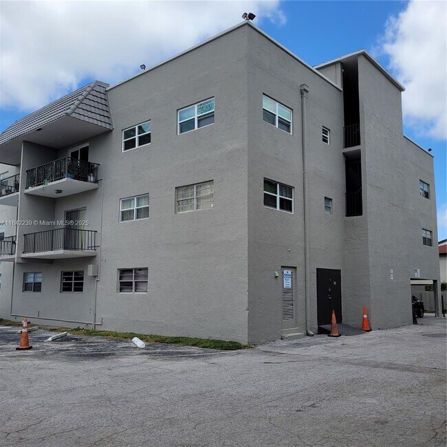 Primary Photo - 5100 SW 41st St