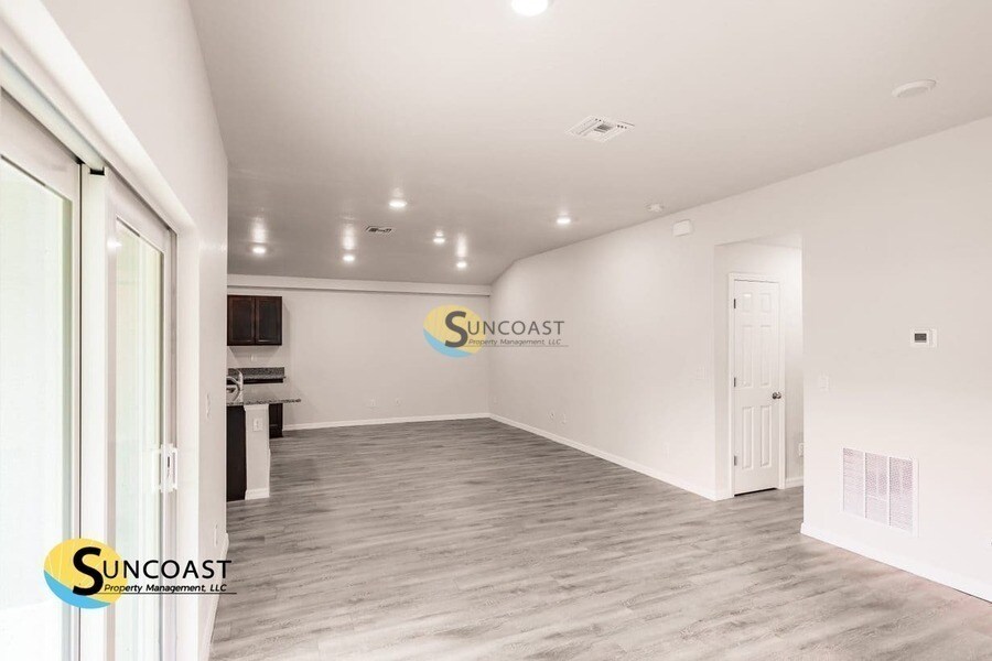 Building Photo - 359 Greenbriar Blvd