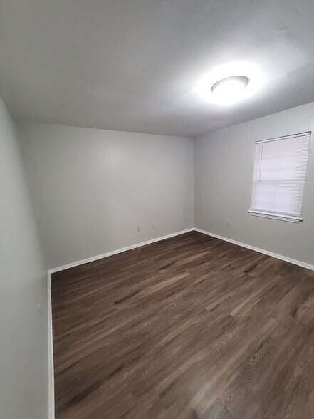 Building Photo - 5046 Gray Dr