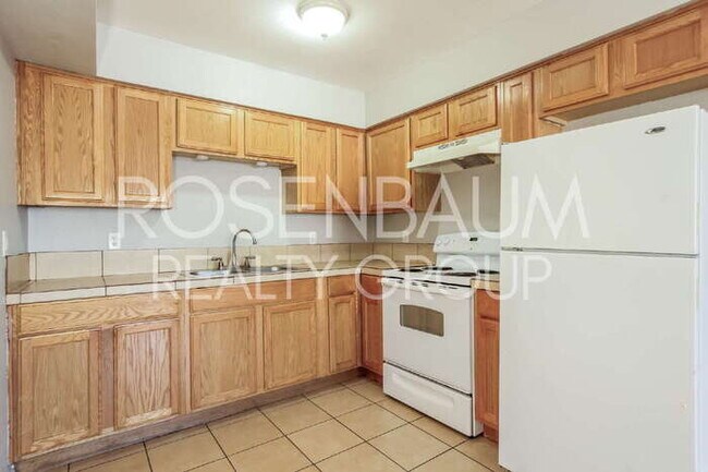 Building Photo - 2747 E Chipman Rd