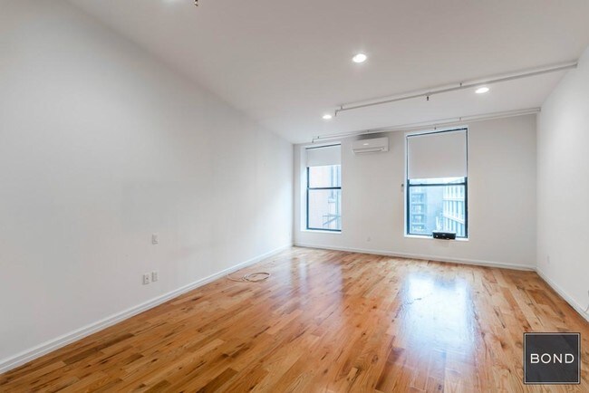 Building Photo - 365 Canal St