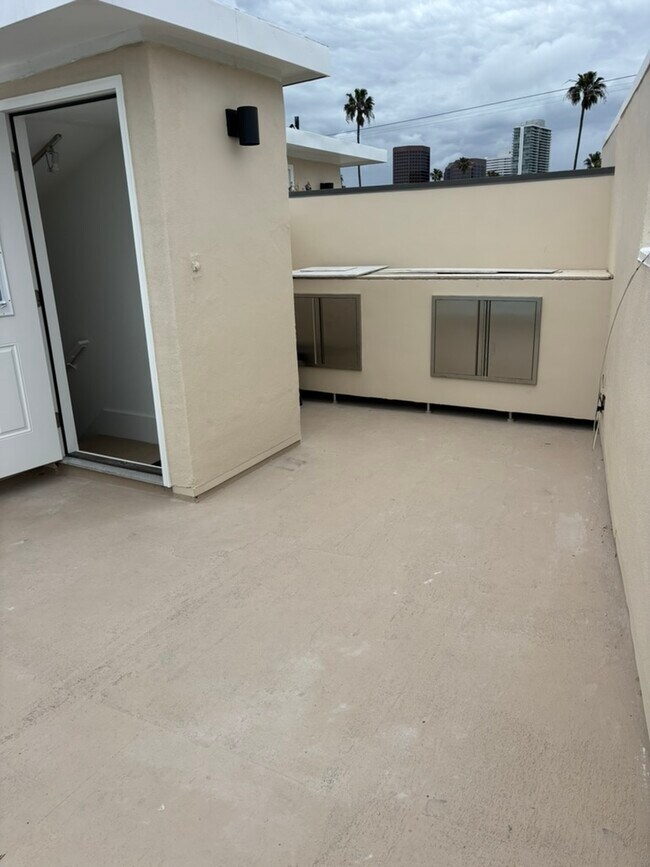 Building Photo - 12217 Rochester Ave