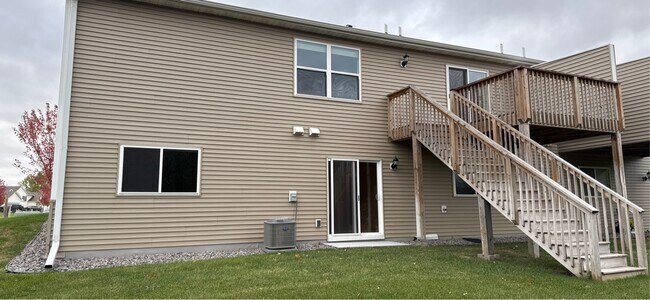 Building Photo - 1038 White Tail Ln