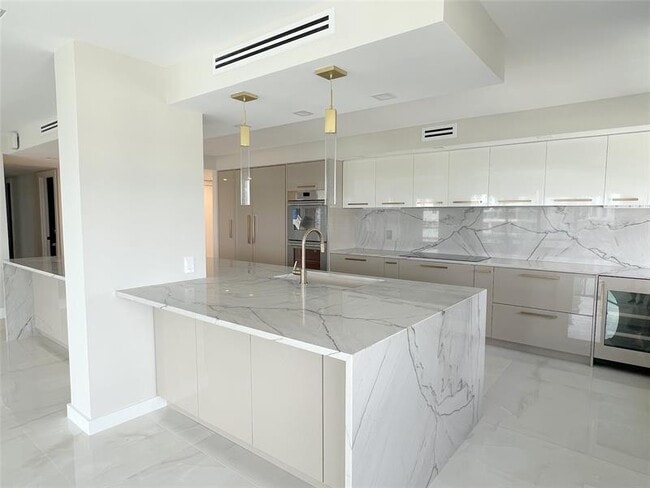 Building Photo - 3410 Galt Ocean Dr