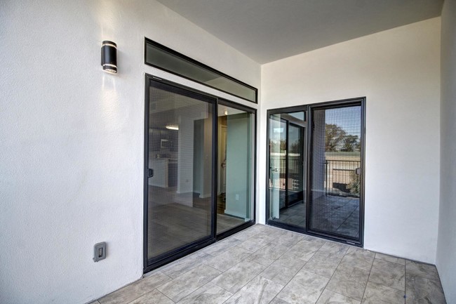 Building Photo - 6601 Folsom Blvd