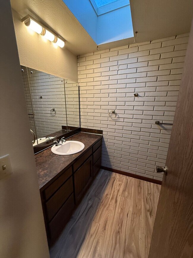 Building Photo - Charming Retro-Style 2BR in Prime Downtown Location